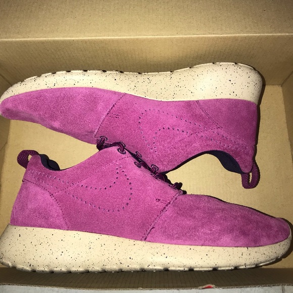 Suede Nike Roshe Women’s Running Shoes - Picture 1 of 6